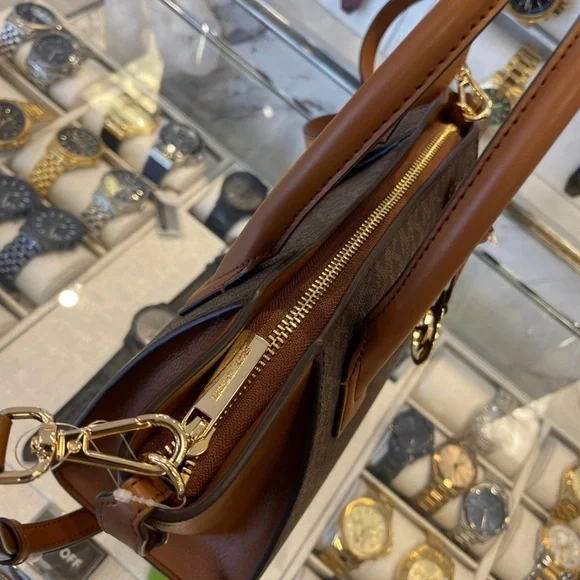 Michael Kors Avril Small Leather Logo Satchel Crossbody Brown Top Zip Bag
NWT - Picture 12 of 16